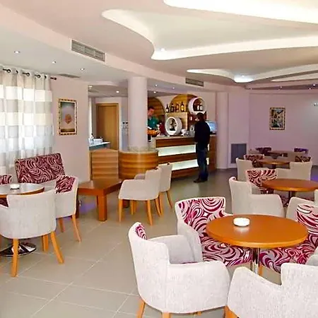 Green Hotel 3* تيرانا