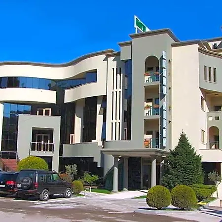 Green Hotel 3* تيرانا